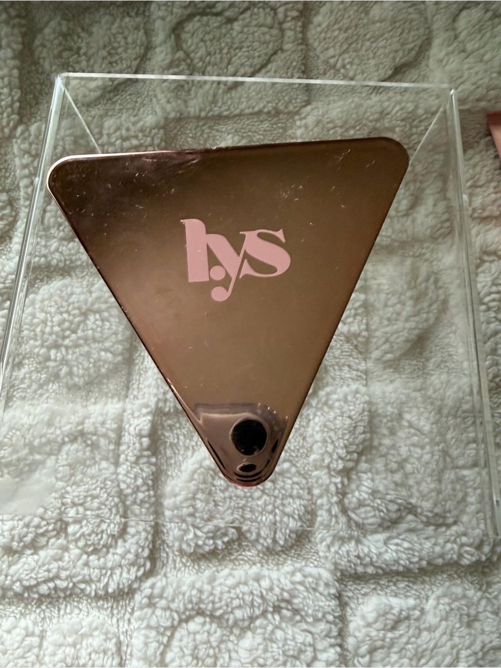 lys Triangular Mirrored translucent powder